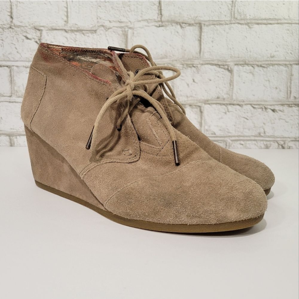 TOMS tan lace up wedges